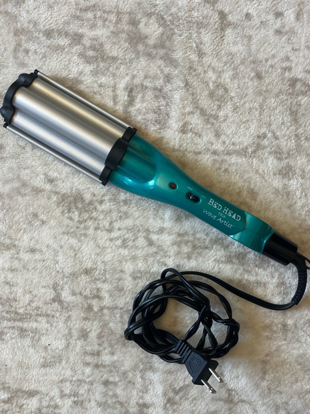 TIGI Bed Head Wave Artist Triple Barrel Waver in Teal